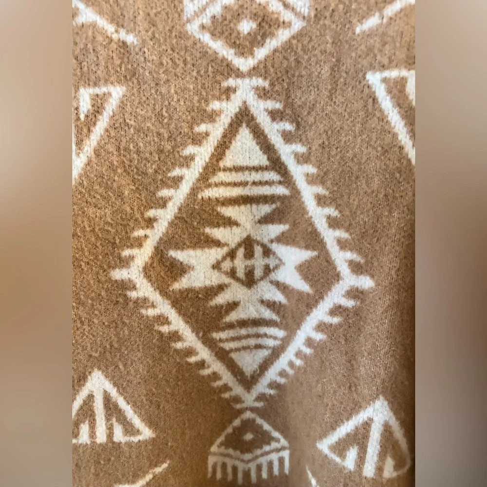 Oversized Aztec Print Sweater – Tan & White - Picture 5 of 7